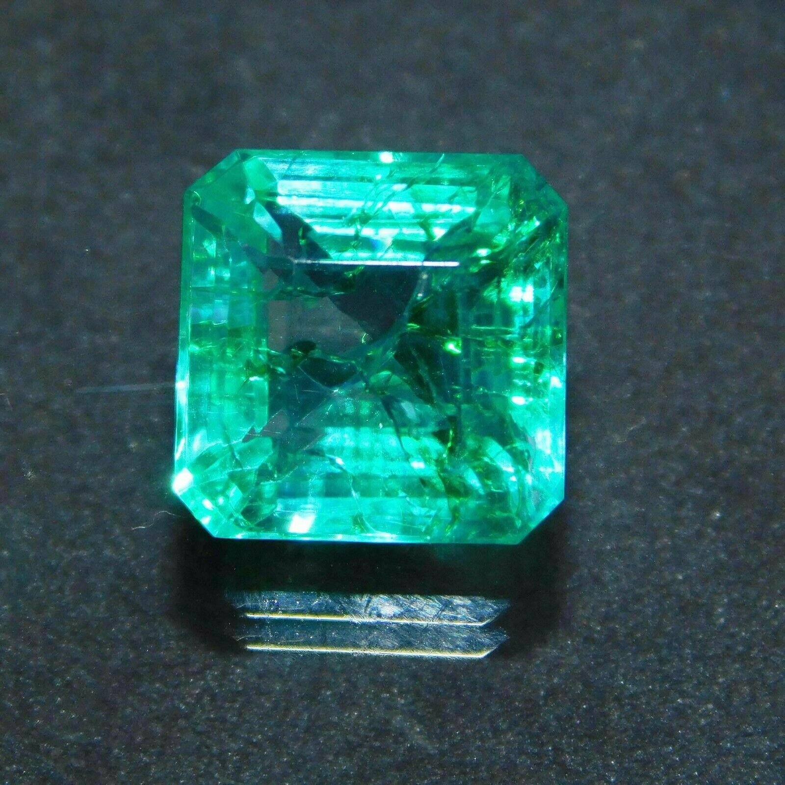 Natural Certified Square Shape  6 Ct Green Colombian Emerald Loose Gemstone